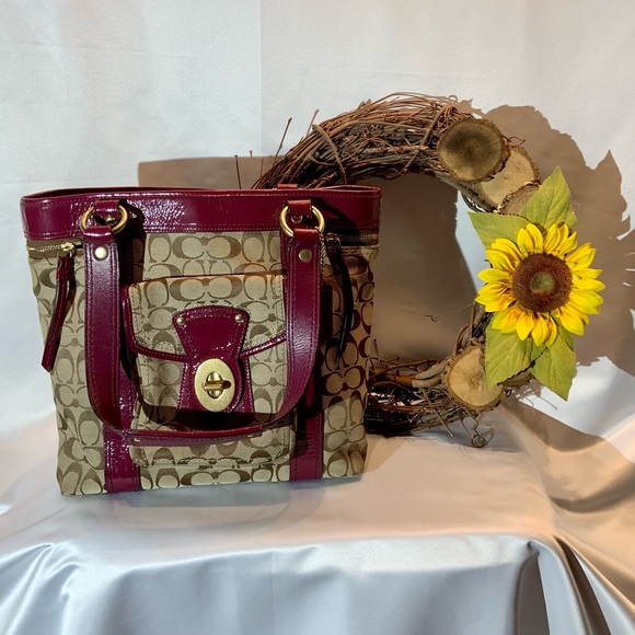 🌺🌺Host Pick 11/9!!!  Gorgeous Coach Logo fabric & Fushia leather Tote - Picture 2 of 16